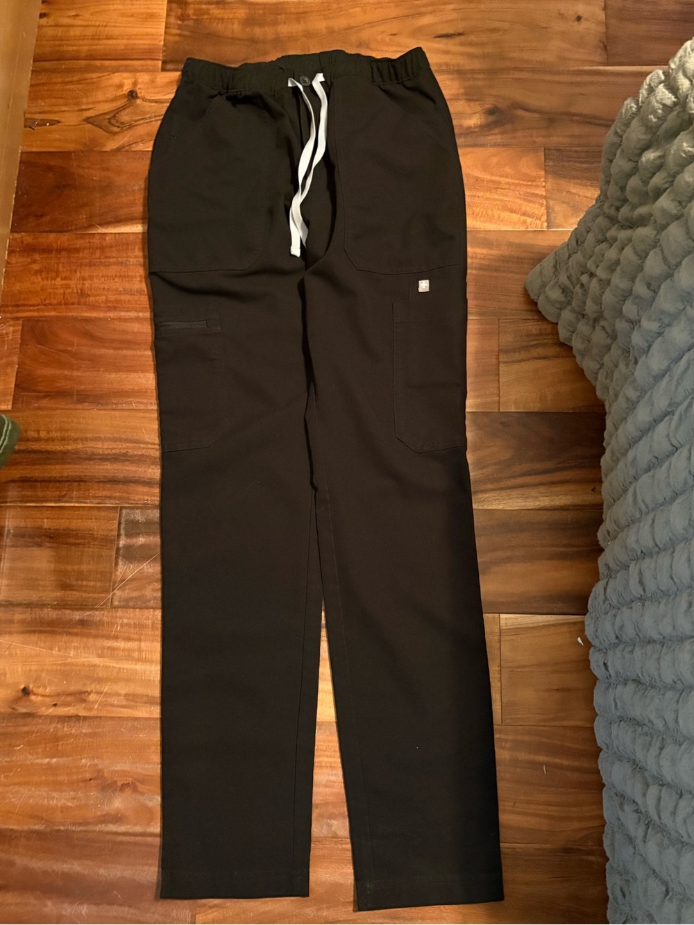 FIGS Men’s XS Yola Yoga Scrub Pants Black Cargo Stretch Medical Uniform (1267)